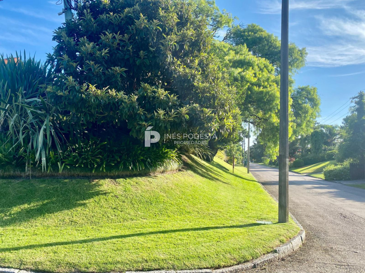 Casa ID.8429 - Venta de Excelente propiedad en el corazón de La Mansa con 4 suites