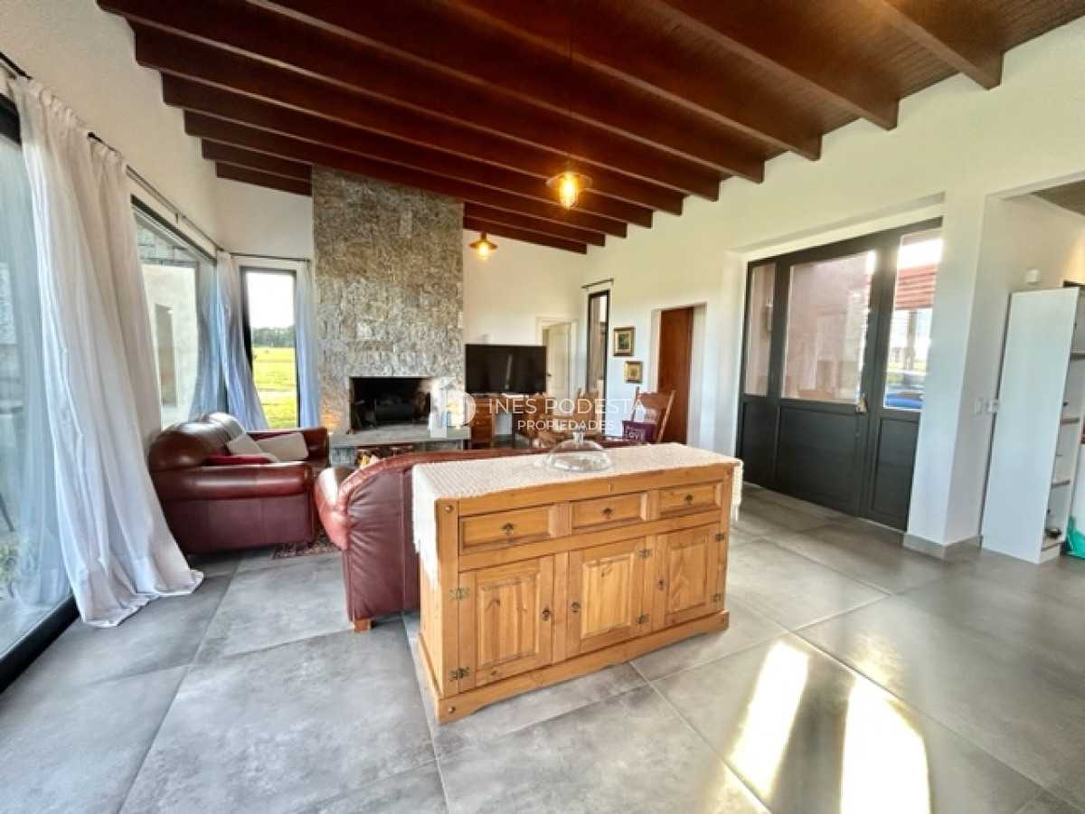 Casa ID.40180 - VENTA EN PUEBLO MIO, DOS SUITES MÁS TOILETTE