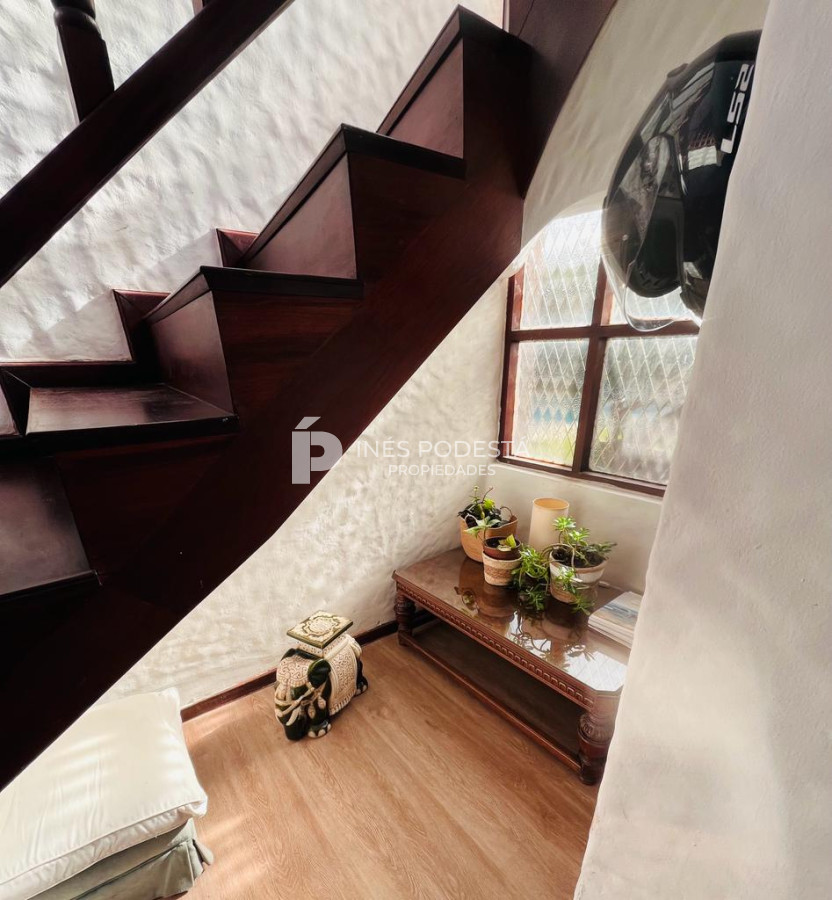 Casa ID.320 - Mansa con 5 dormitorios y dependencia de servicio