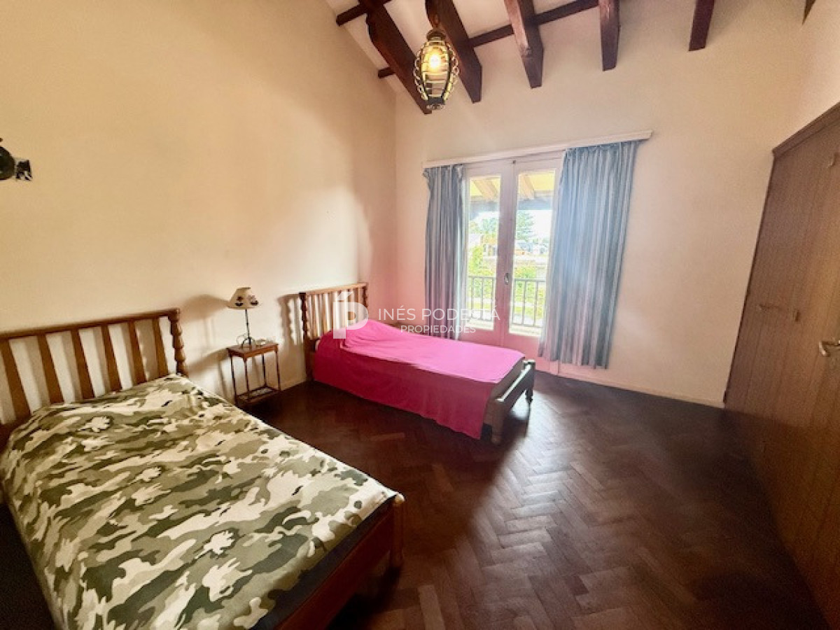 Casa ID.41747 - Venta 7 dormitorios, 8 baños  más dependencias de servicio