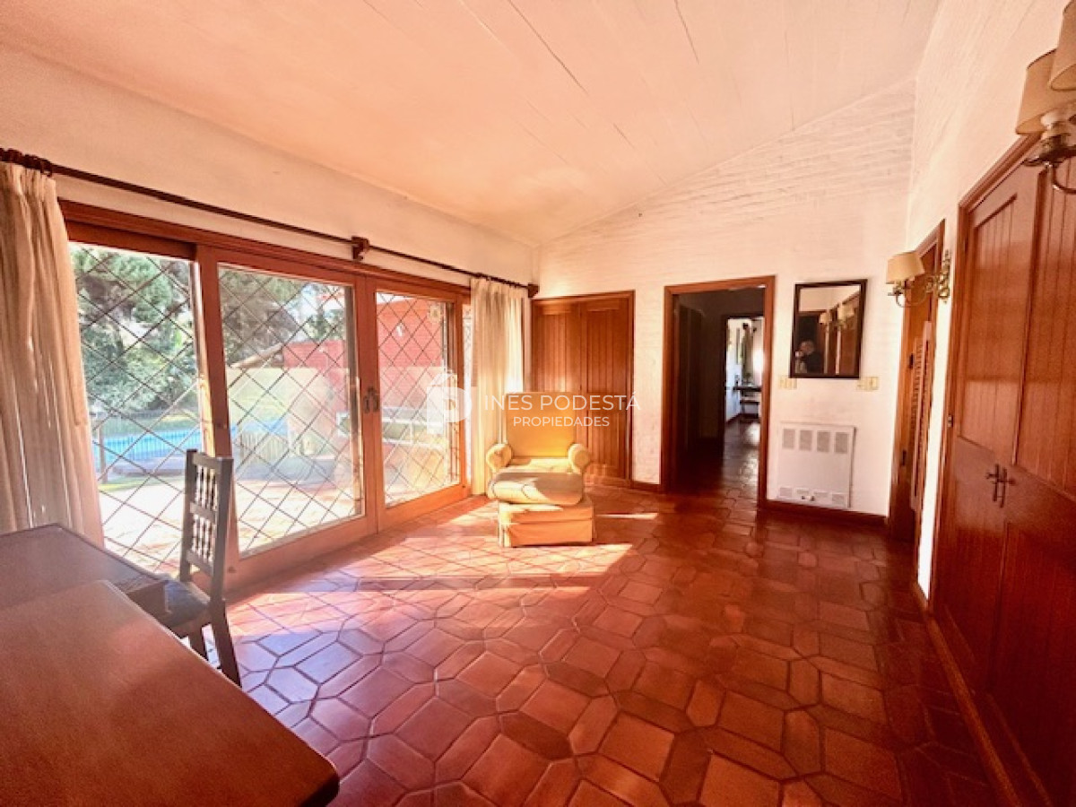 Casa ID.4899 - Venta casa en mansa 4 dormitorios y dependencia de servicio,  piscina
