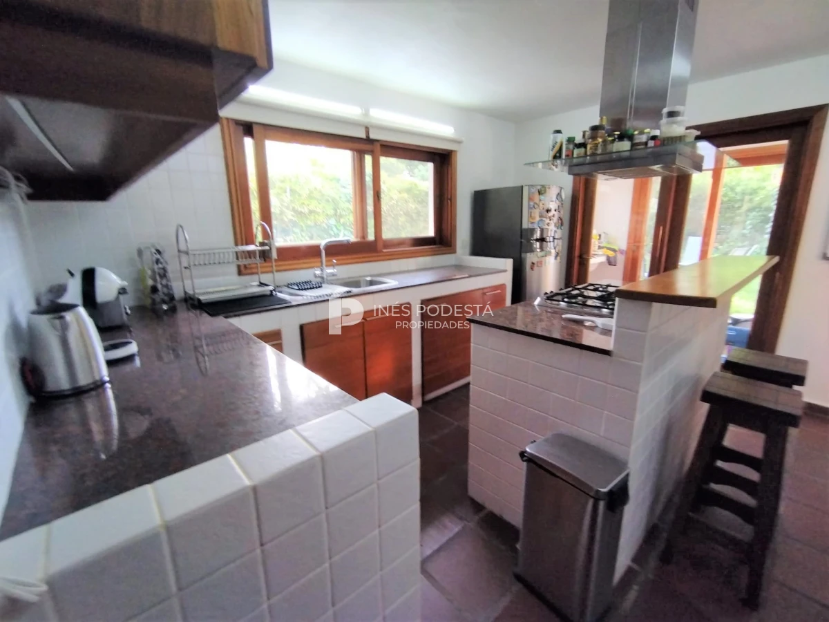 Casa ID.246 - Venta en  San Rafael 4 dormitorios  con piscina
