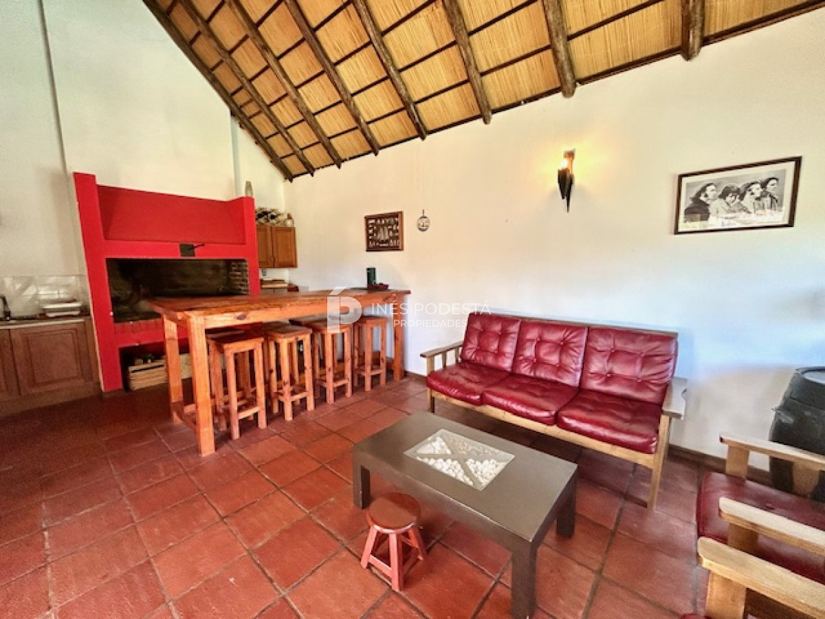 Casa ID.41694 - Alquiler mansa 3 dormitorios y dependencia de servicio con pisicna
