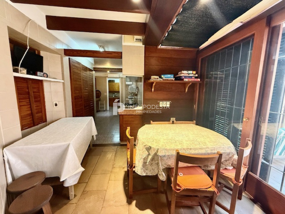 Casa ID.41747 - Venta 7 dormitorios, 8 baños  más dependencias de servicio