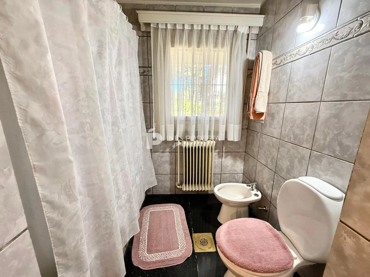 Casa ID.41758 - Venta casa 4 dormitorios y dependencia de servicio