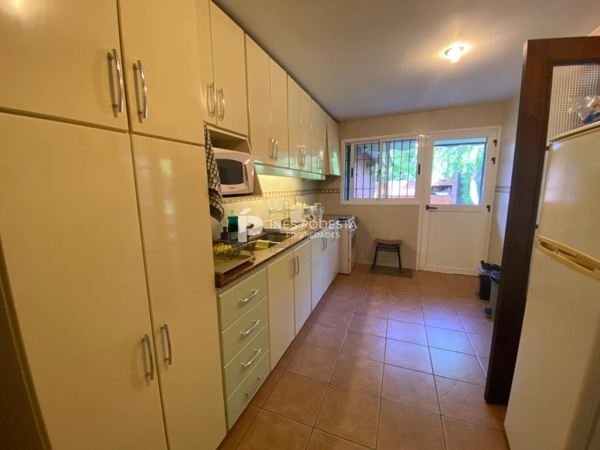 Casa ID.6240 - Alquiler en Mansa  4 dormitorios y dependencia de servicio