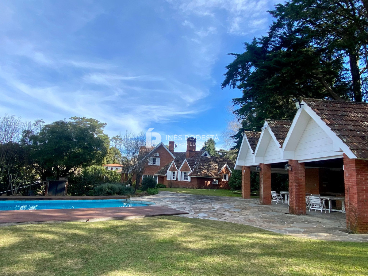 Casa ID.37941 - Casa en Venta Punta del Este 5 dormitorios Golf