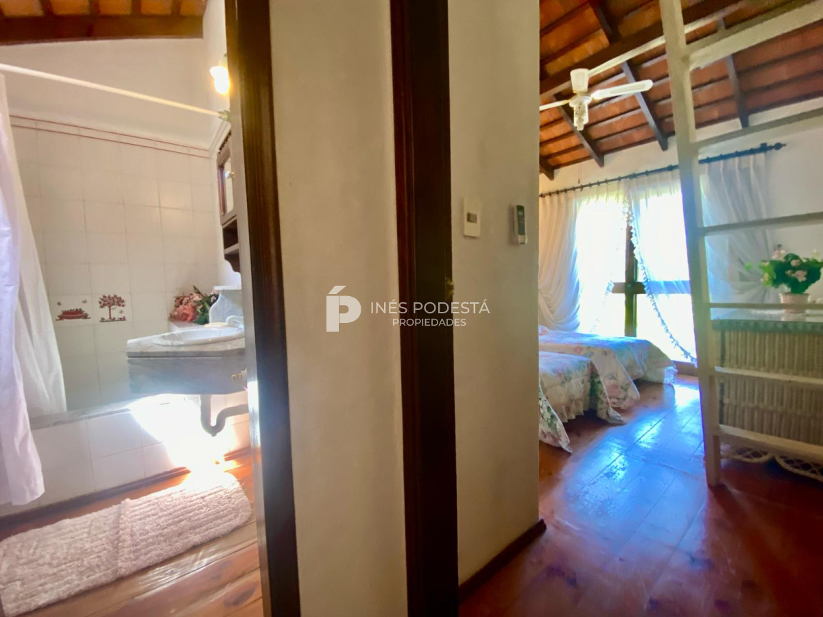Casa ID.40401 - Venta 3 suites, dependencia de servicio y piscina