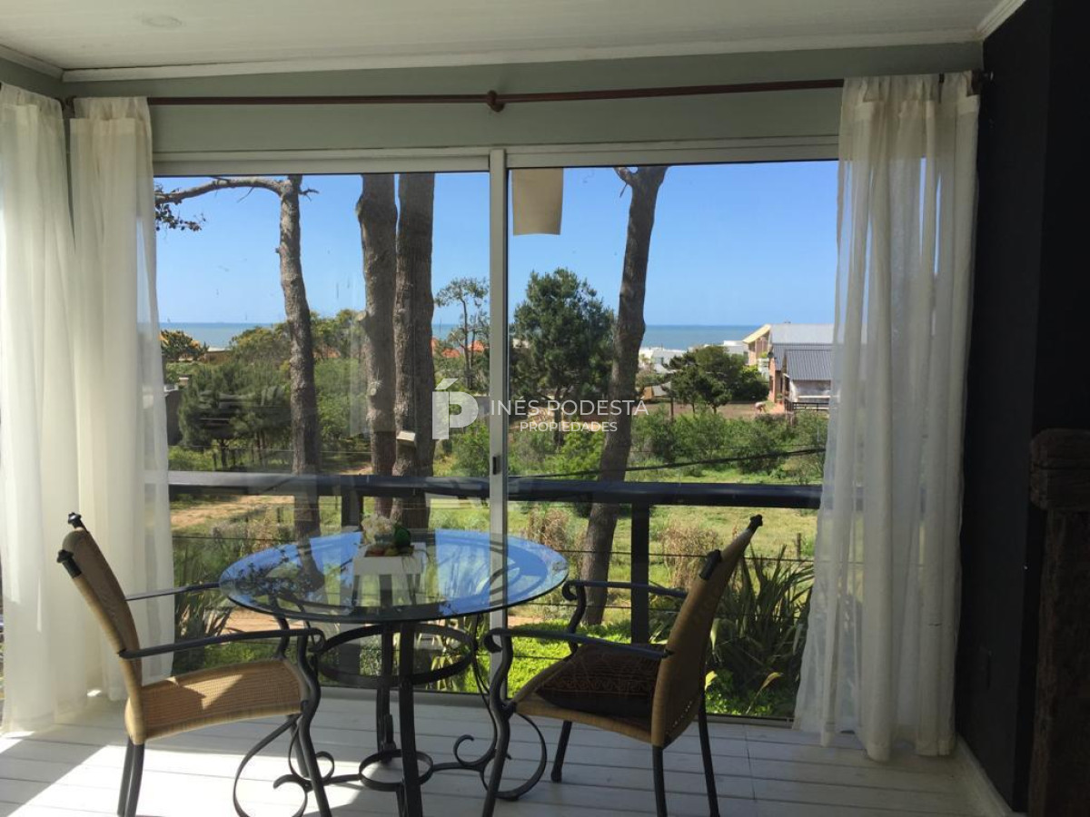 Casa ID.6435 - Venta casa con 5 dormitorios más dependencia de servicio