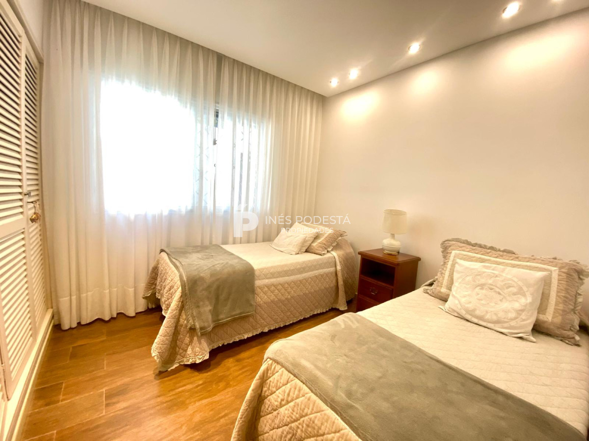 Casa ID.1973 - Venta en Cantegril 4 dormitorios y dependencia de servicio