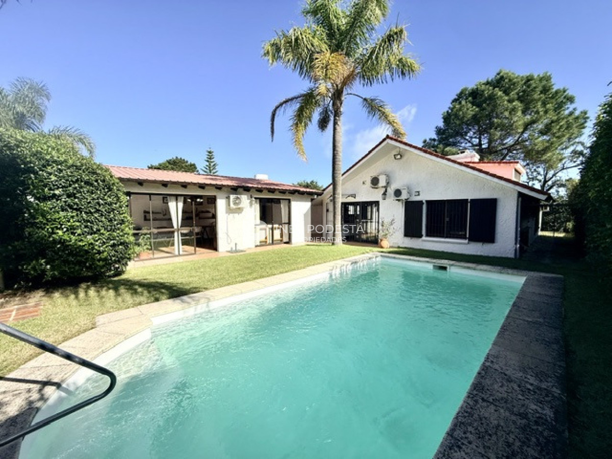 Casa ID.230 - Venta casa con 3 dormitorios y medio con piscina
