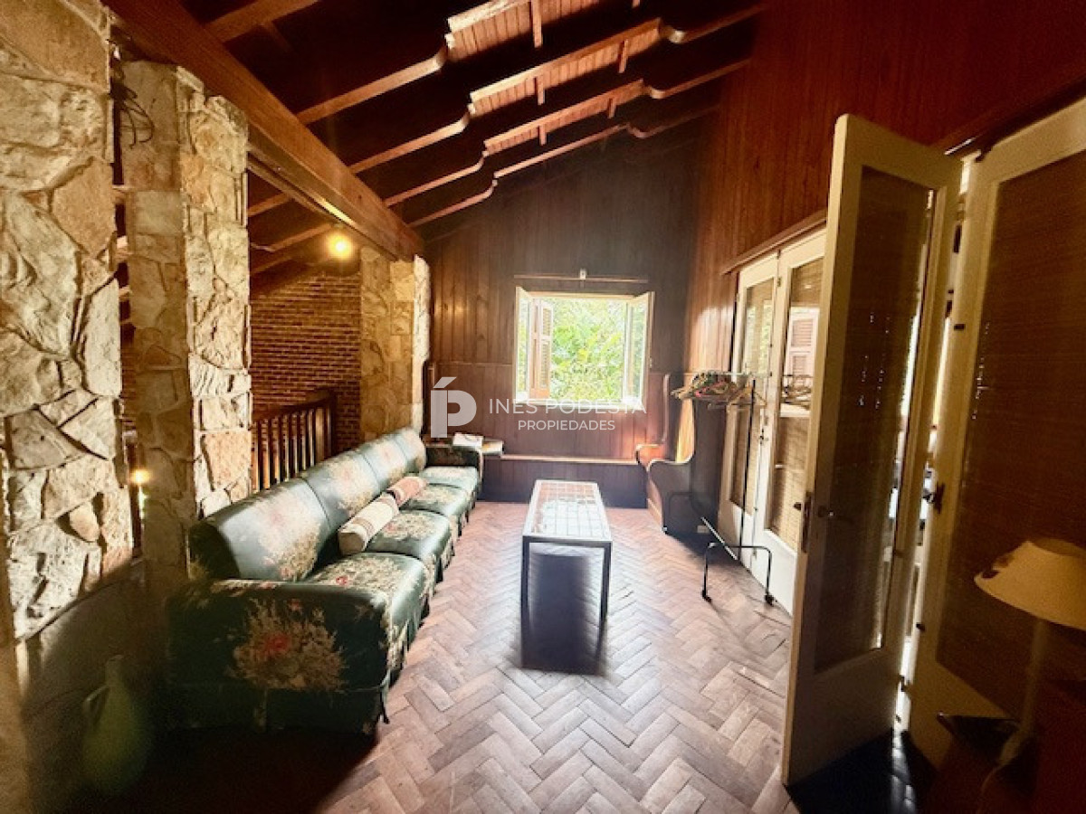 Casa ID.41747 - Venta 7 dormitorios, 8 baños  más dependencias de servicio