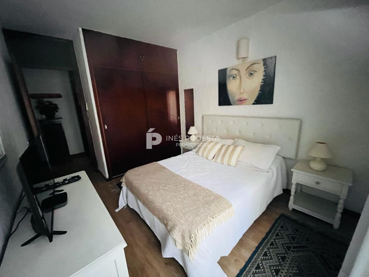 Casa ID.320 - Mansa con 5 dormitorios y dependencia de servicio