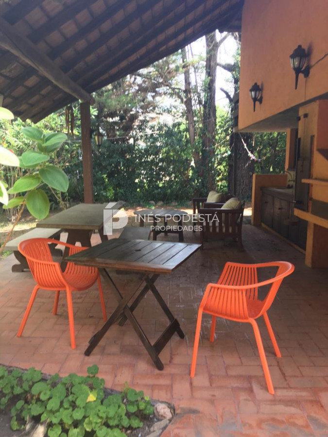 Casa ID.6337 - Alquiler 3 dormitorios y dependencia de servicio