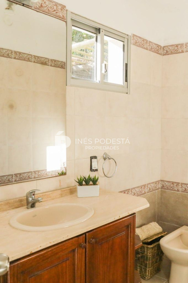 Casa ID.6435 - Venta casa con 5 dormitorios más dependencia de servicio