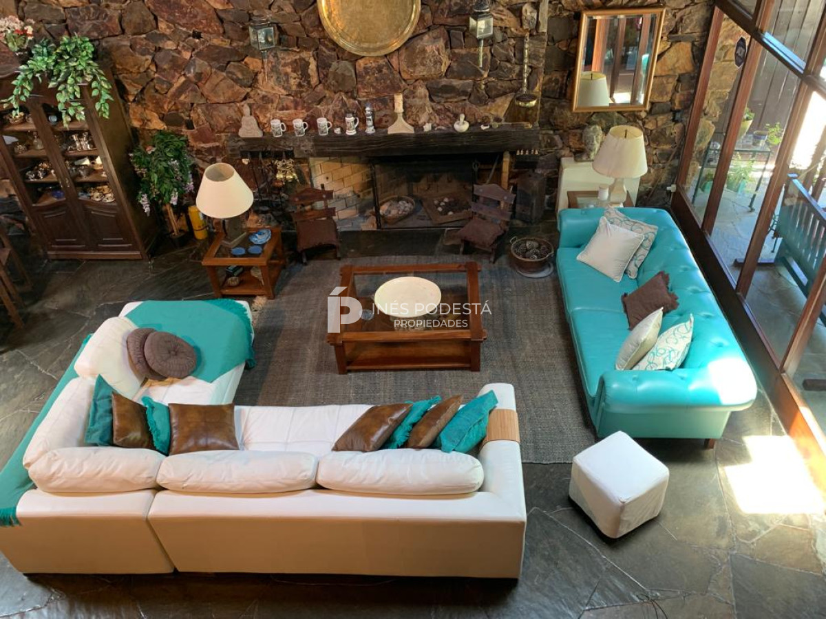 Casa ID.830 - Venta en Mansa 4 dormitorios y dependencia de servicio