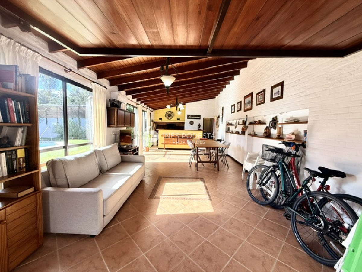 Casa ID.230 - Venta casa con 3 dormitorios y medio con piscina