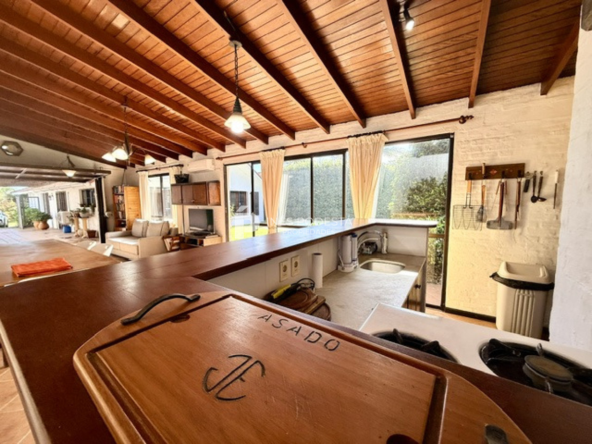 Casa ID.230 - Venta casa con 3 dormitorios y medio con piscina