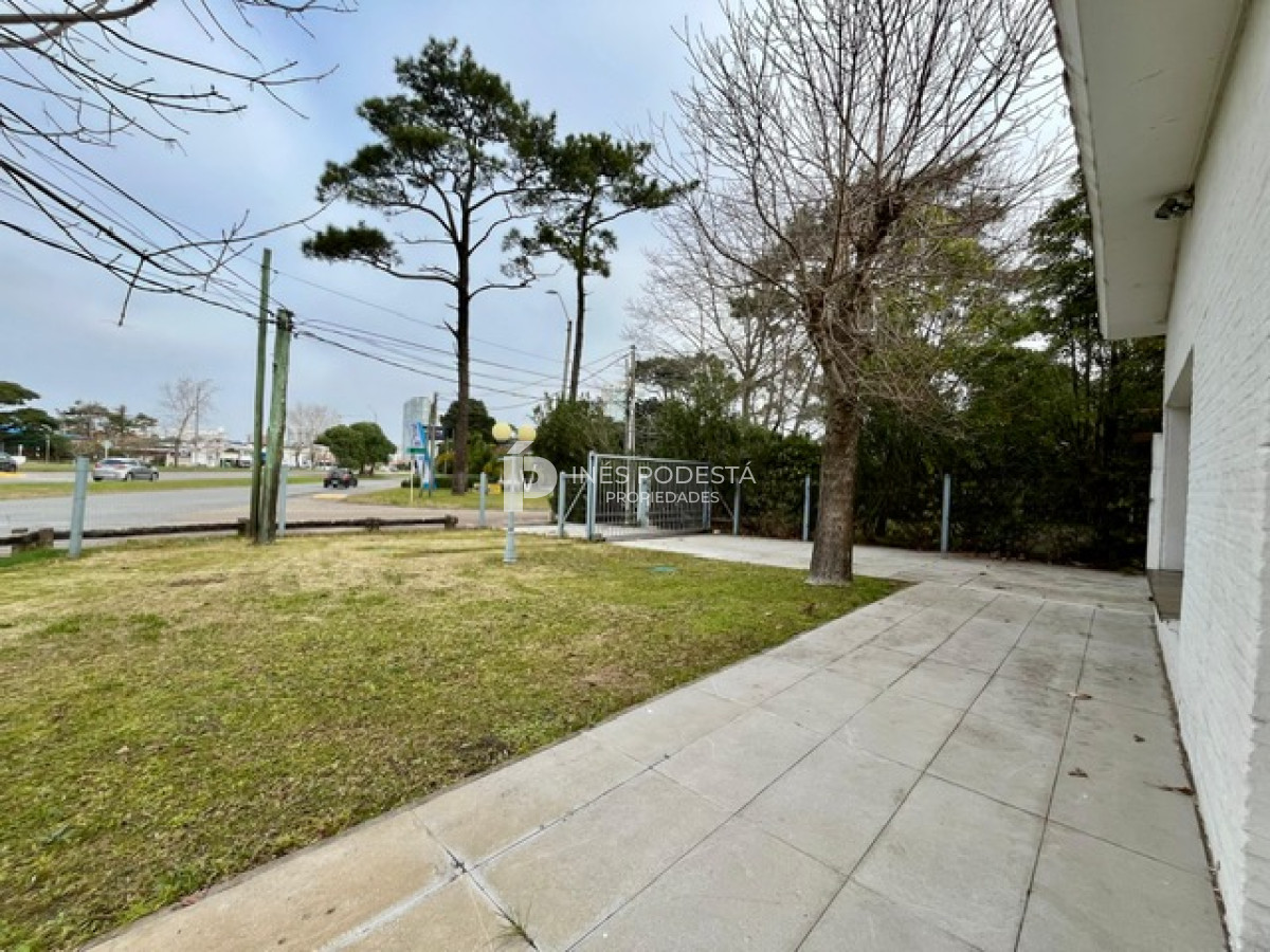 Casa ID.41572 - Venta casa sobre Br. Artigas con 4 dormitorios