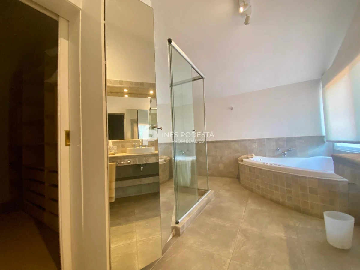Casa ID.41257 - Alquiler 4 dormitorios y dependencia de servicio con piscina