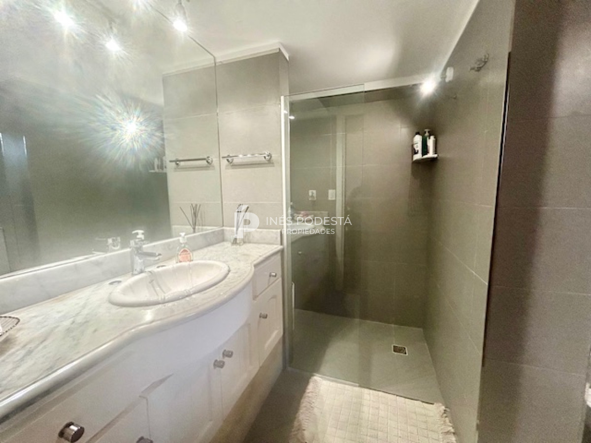 Casa ID.41030 - Venta casa con 4 dormitorios + dependencia de servicio y piscina climatizada