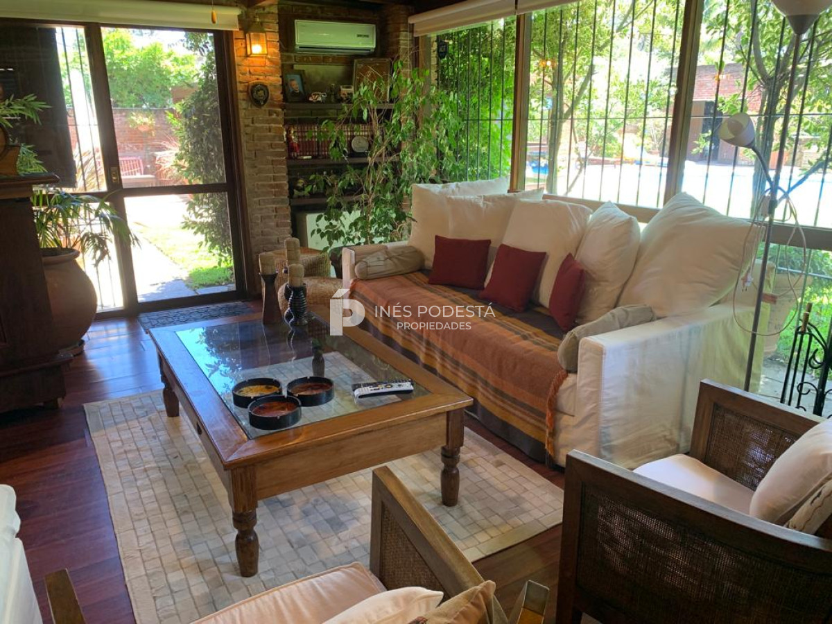 Casa ID.830 - Venta en Mansa 4 dormitorios y dependencia de servicio
