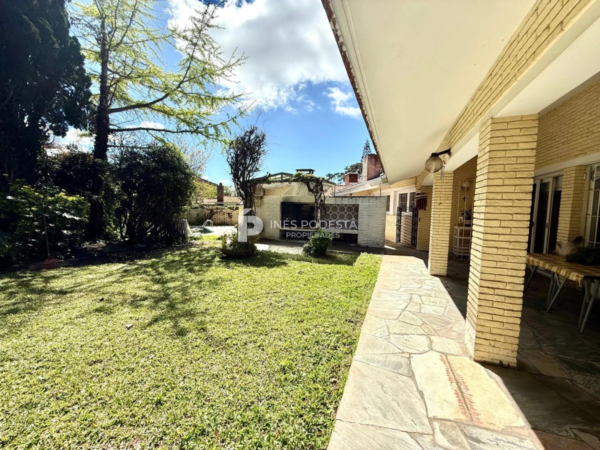 Casa ID.41758 - Venta casa 4 dormitorios y dependencia de servicio
