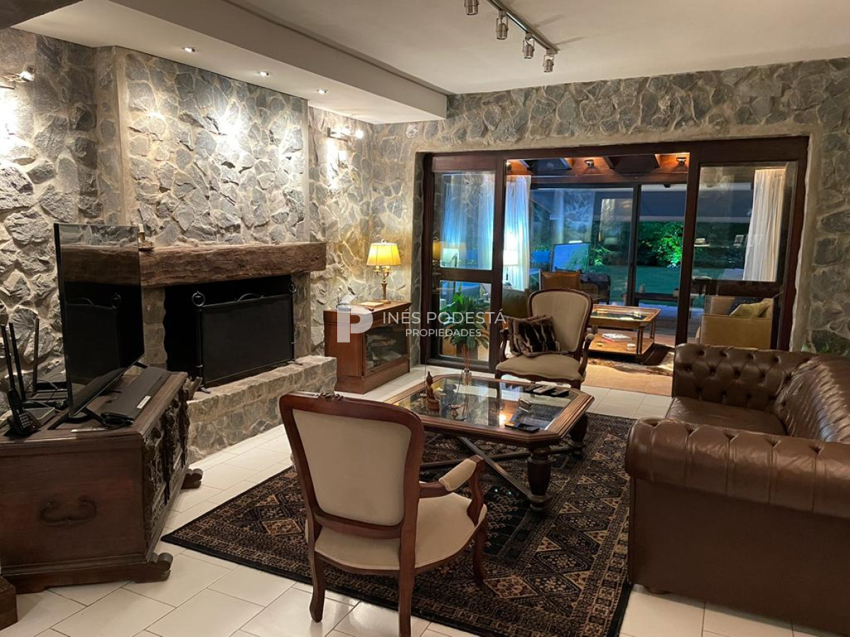 Casa ID.38549 - Casa en Venta 4 dormitorios y 3 baños en Club del Lago