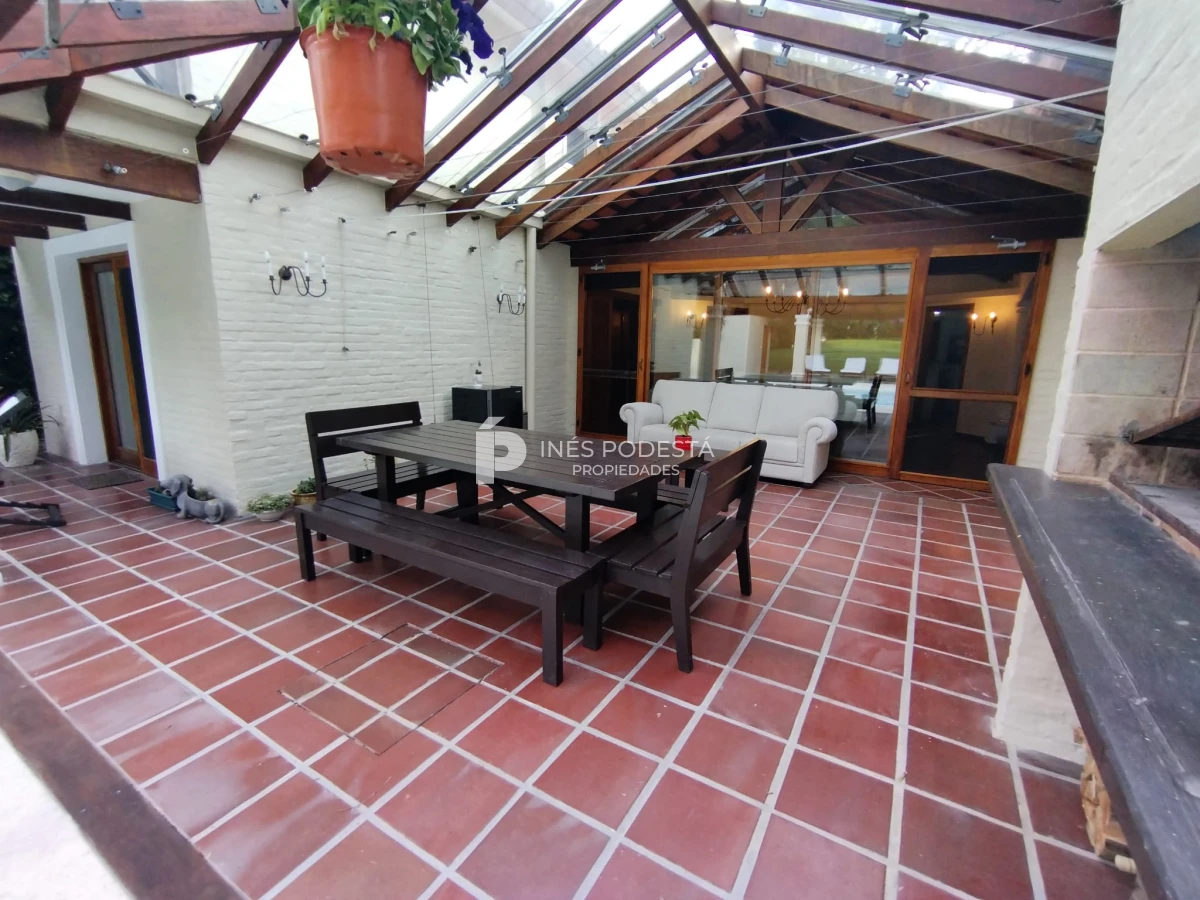 Casa ID.246 - Venta en  San Rafael 4 dormitorios  con piscina
