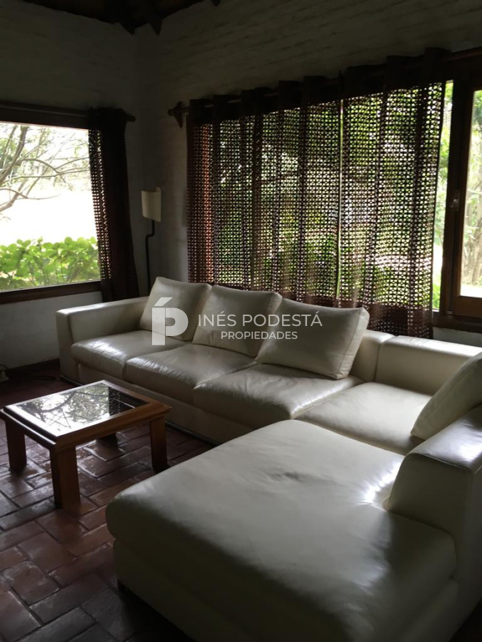 Casa ID.6337 - Alquiler 3 dormitorios y dependencia de servicio