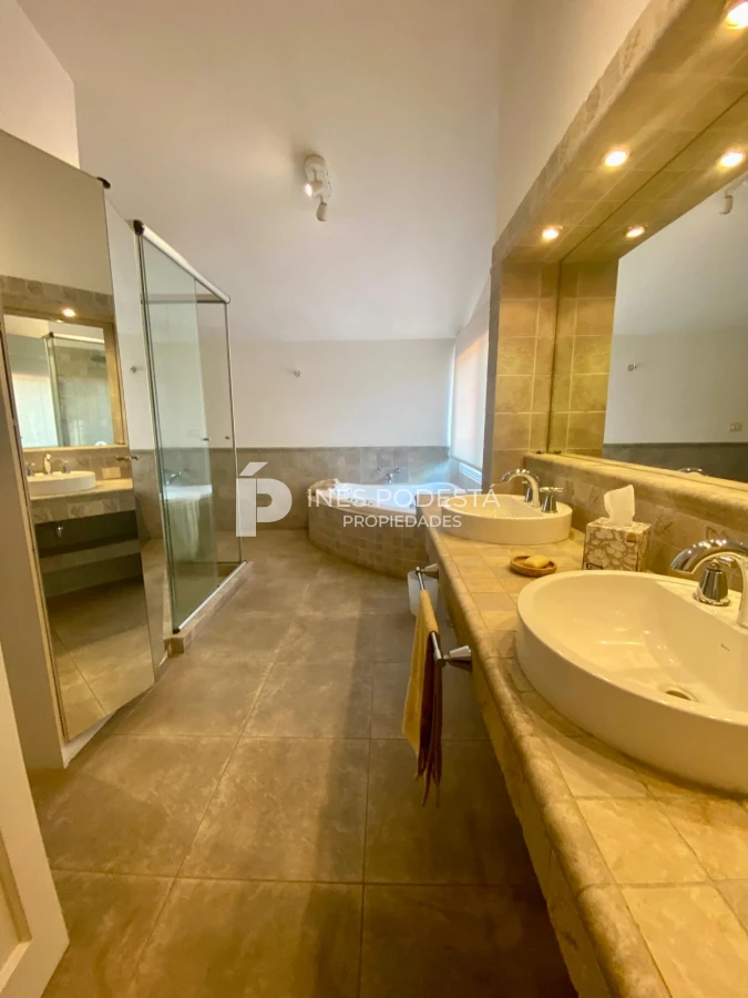 Casa ID.41257 - Alquiler 4 dormitorios y dependencia de servicio con piscina
