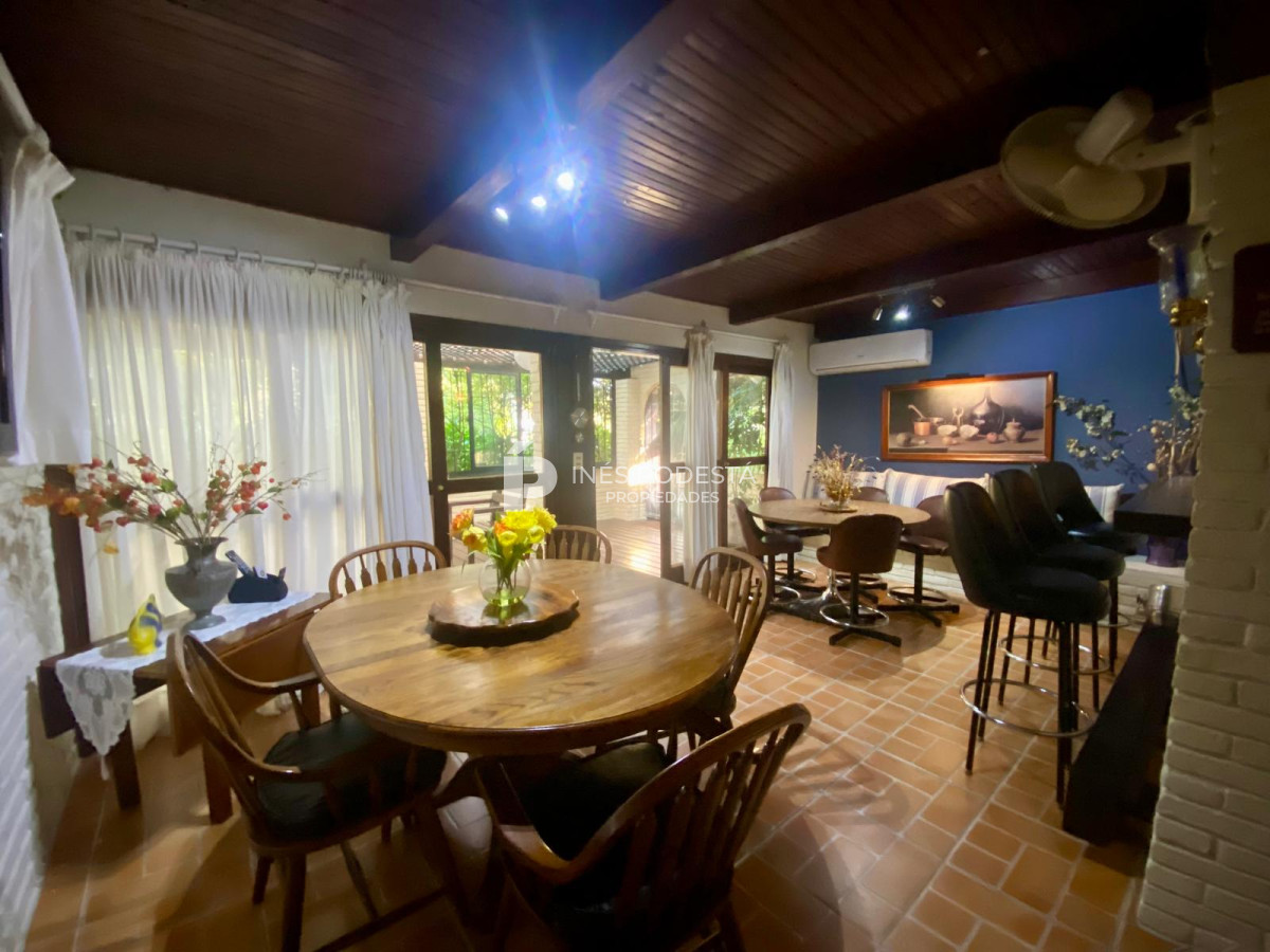 Casa ID.8046 - Alquiler casa de 5 dormitorios 