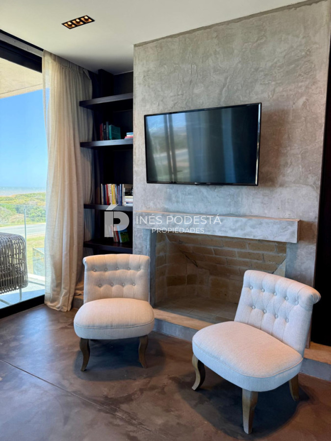 Casa ID.41914 - Venta propiedad moderna con 2 suites y dependencia de servicio