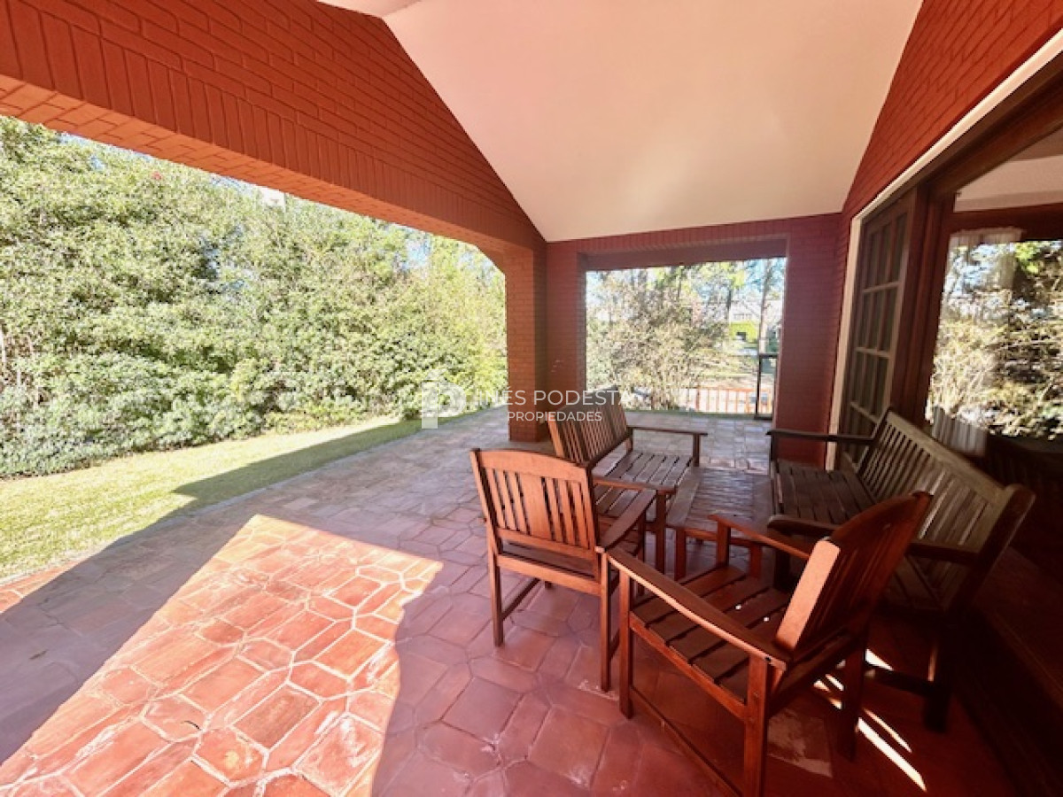 Casa ID.4899 - Venta casa en mansa 4 dormitorios y dependencia de servicio,  piscina