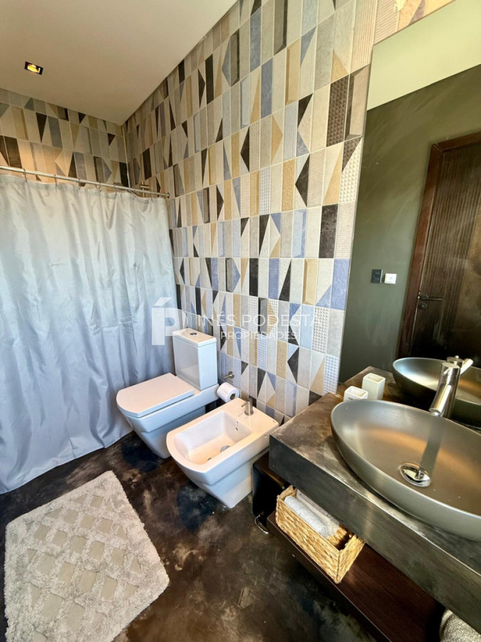 Casa ID.41914 - Venta propiedad moderna con 2 suites y dependencia de servicio