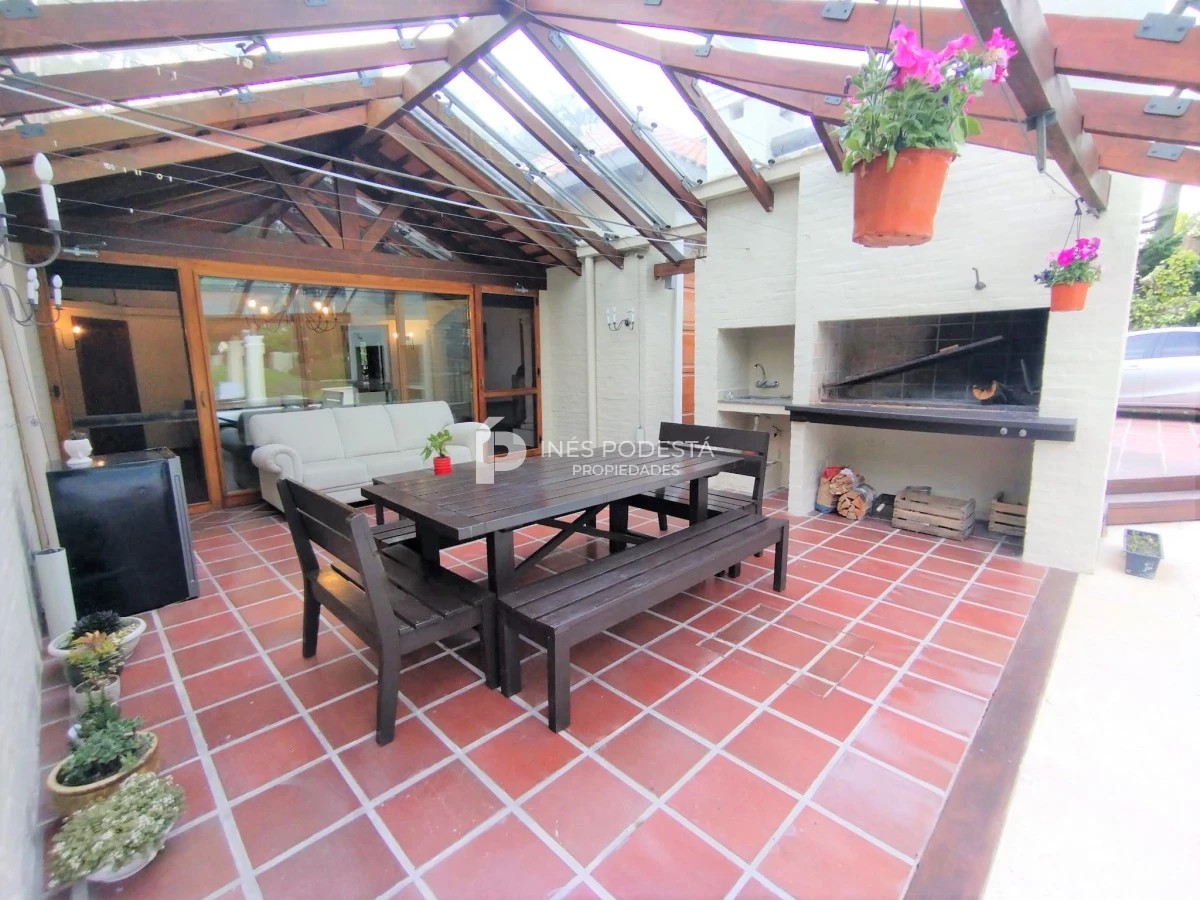 Casa ID.246 - Venta en  San Rafael 4 dormitorios  con piscina