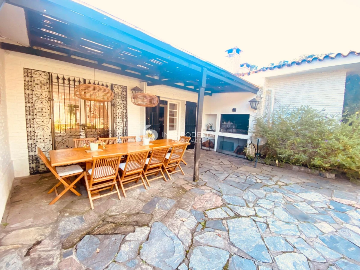 Casa ID.2112 - Alquiler en mansa 4 dormitorios y 3 baños 