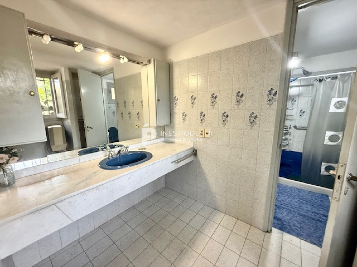 Casa ID.41747 - Venta 7 dormitorios, 8 baños  más dependencias de servicio