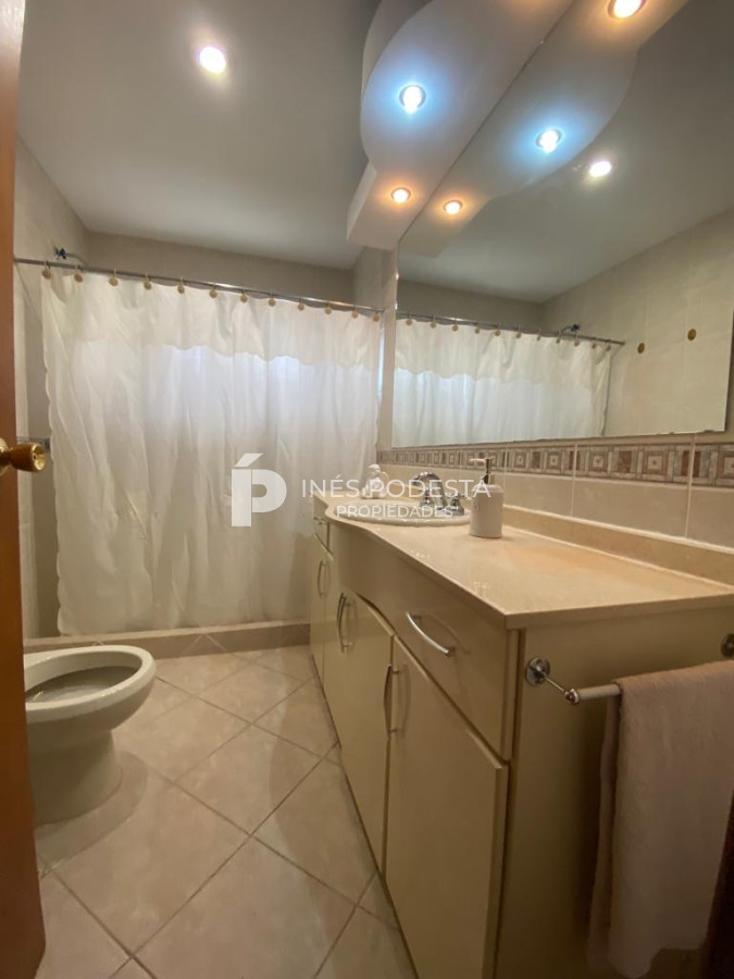 Casa ID.6240 - Alquiler en Mansa  4 dormitorios y dependencia de servicio