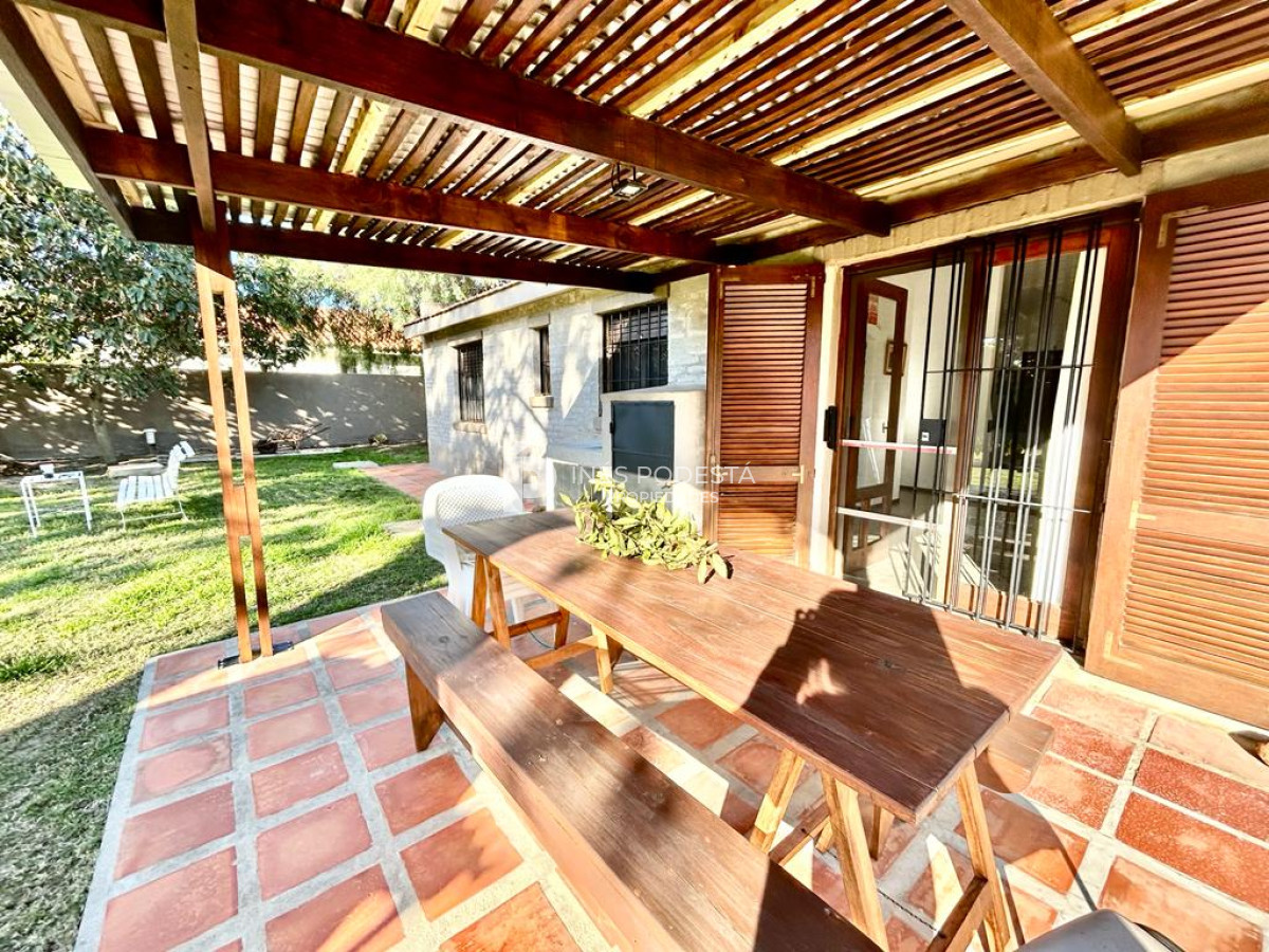 Casa ID.4792 - Alquiler Zona de colegios, 3 dormitorios y 2 baños, jardín cercado