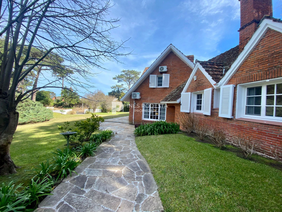 Casa ID.37941 - Casa en Venta Punta del Este 5 dormitorios Golf