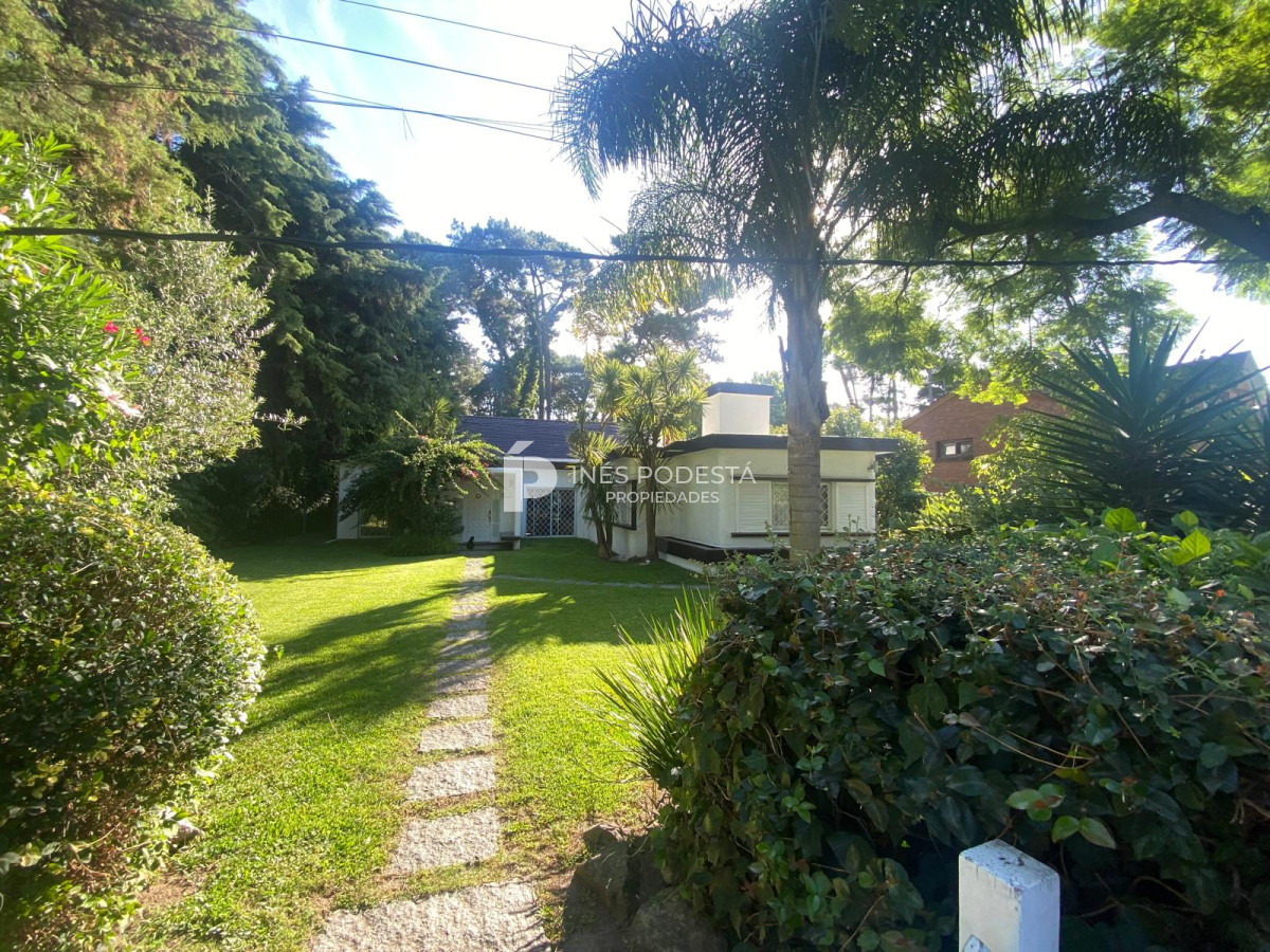 Casa ID.1973 - Venta en Cantegril 4 dormitorios y dependencia de servicio