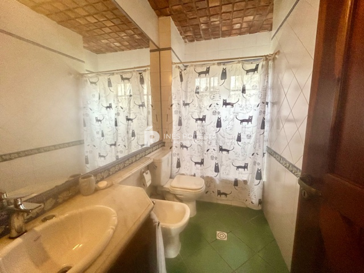 Casa ID.41030 - Venta casa con 4 dormitorios + dependencia de servicio y piscina climatizada