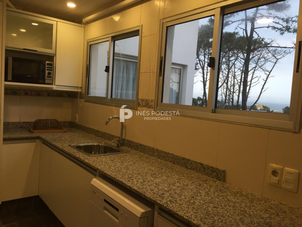 Casa ID.6435 - Venta casa con 5 dormitorios más dependencia de servicio