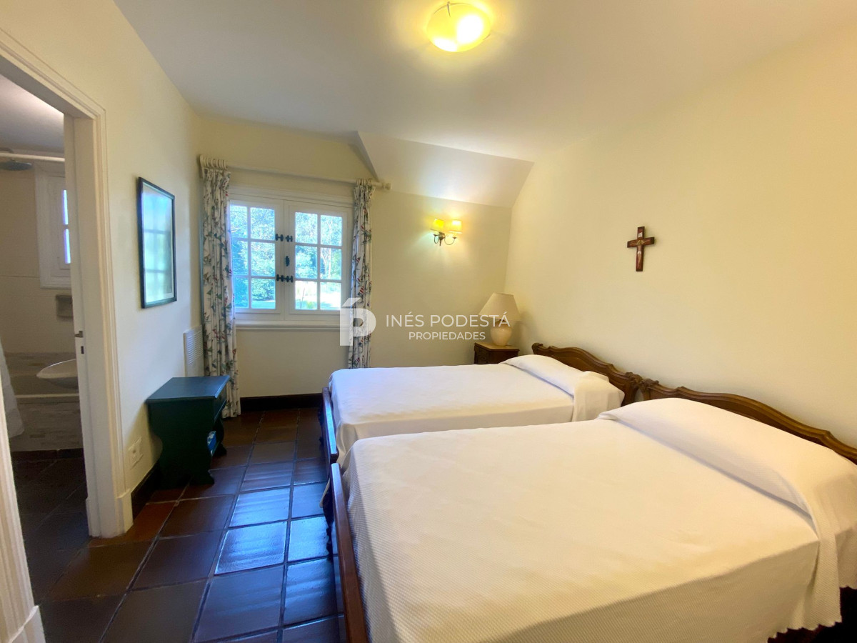 Casa ID.37941 - Casa en Venta Punta del Este 5 dormitorios Golf