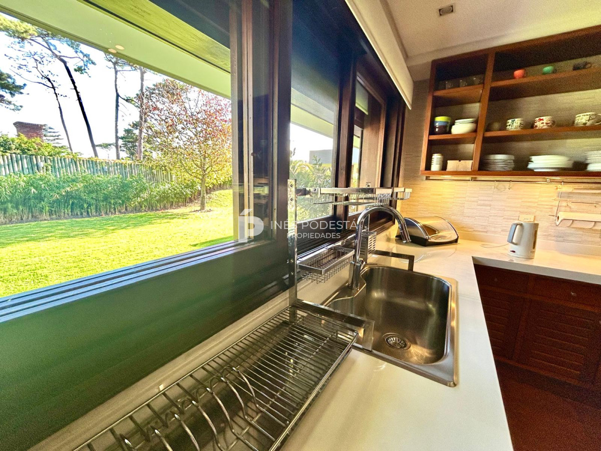 Casa ID.8429 - Venta de Excelente propiedad en el corazón de La Mansa con 4 suites