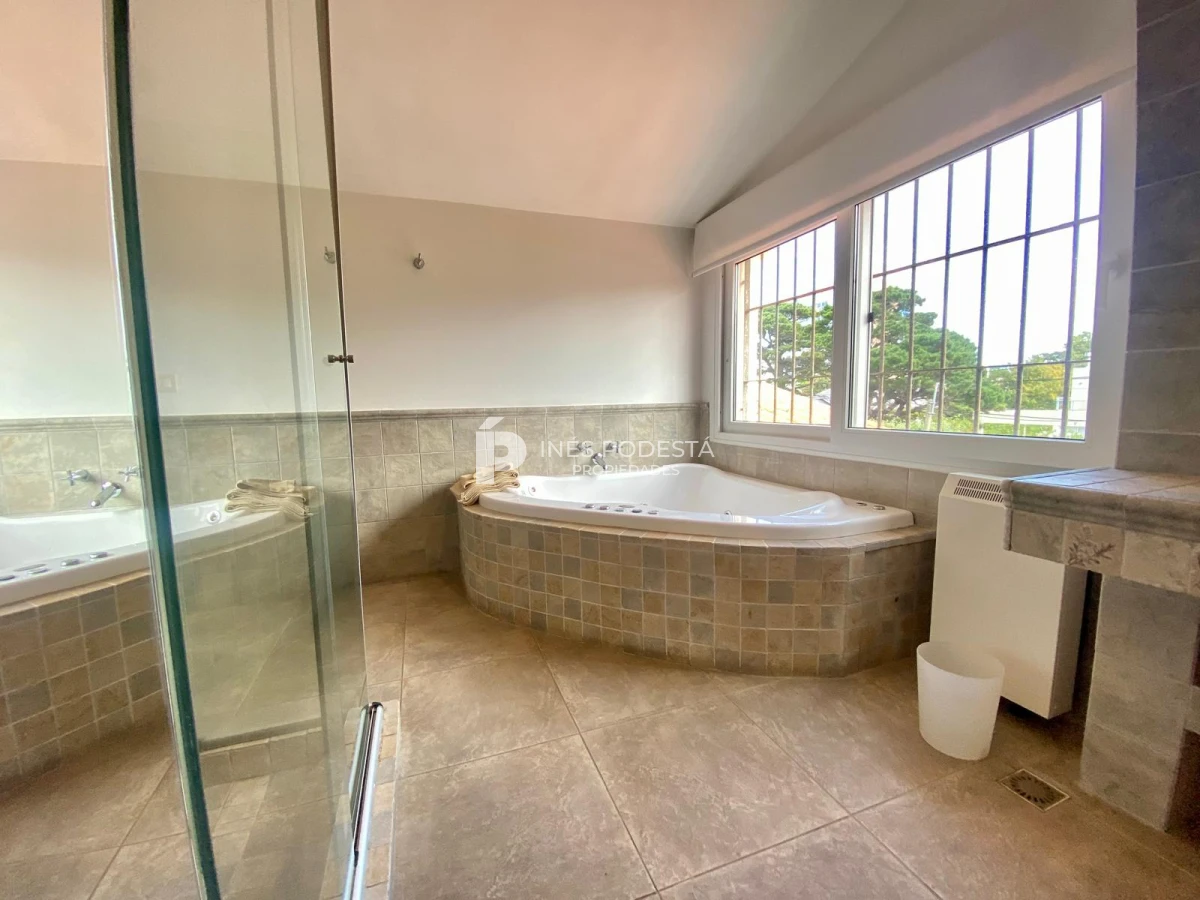 Casa ID.41257 - Alquiler 4 dormitorios y dependencia de servicio con piscina