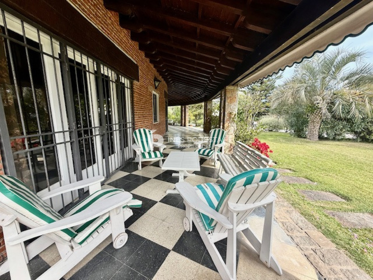 Casa ID.41747 - Venta 7 dormitorios, 8 baños  más dependencias de servicio