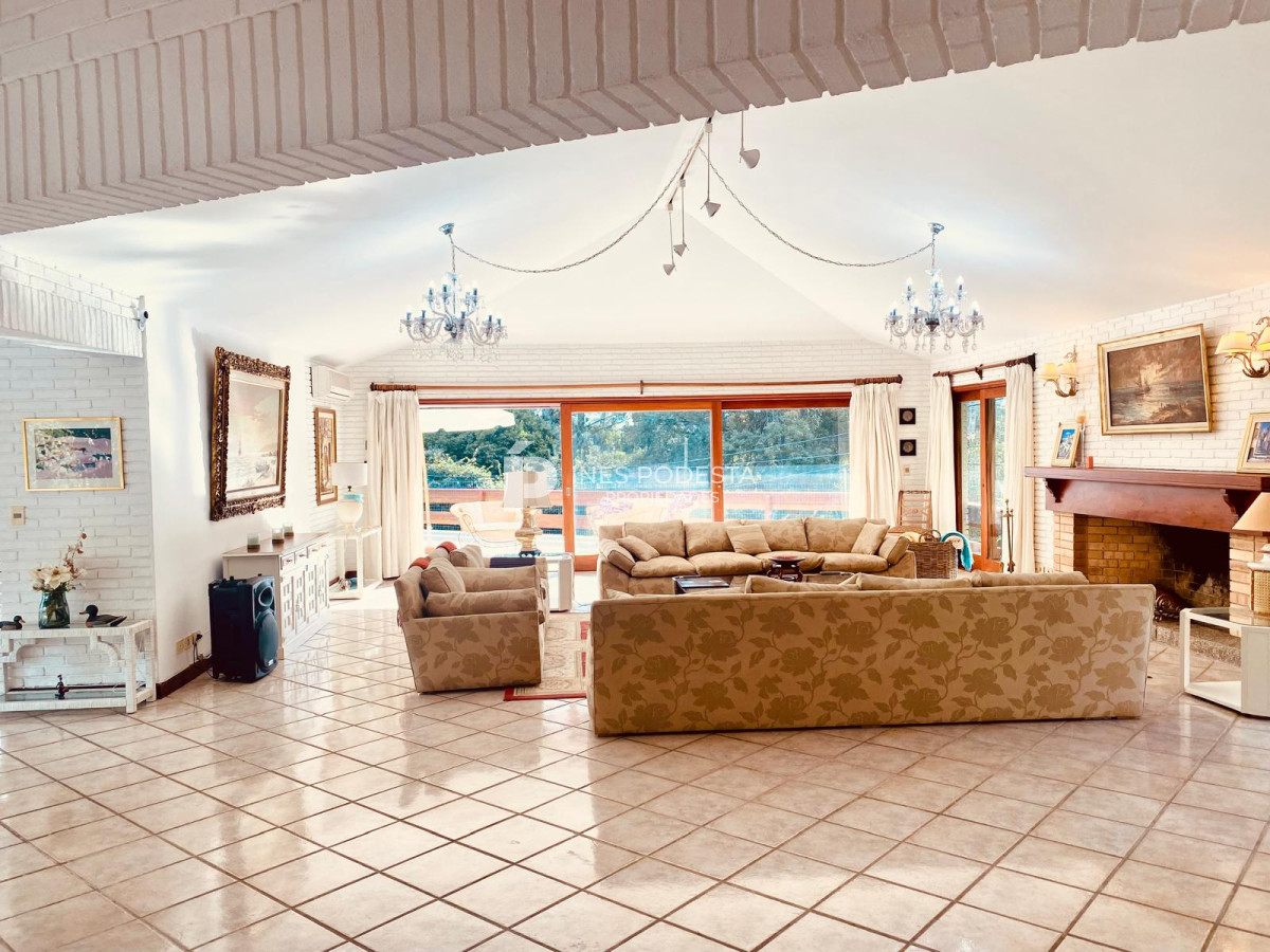 Casa ID.39062 - Alquiler y venta en mansa con 7 dormitorios