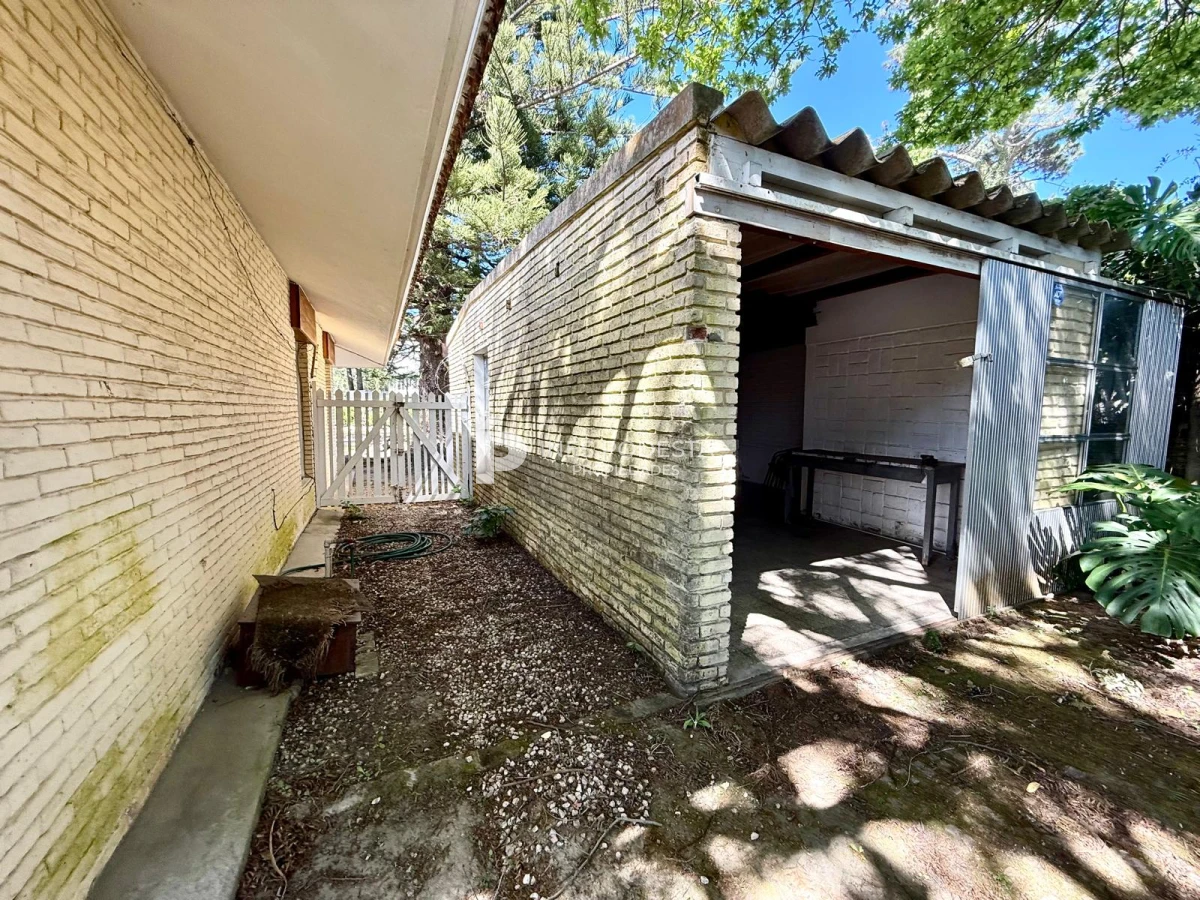 Casa ID.41758 - Venta casa 4 dormitorios y dependencia de servicio